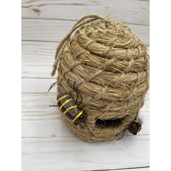 Beehive and honeybee decor NEW wicker birdhouse hanging decor - Picture 3 of 5